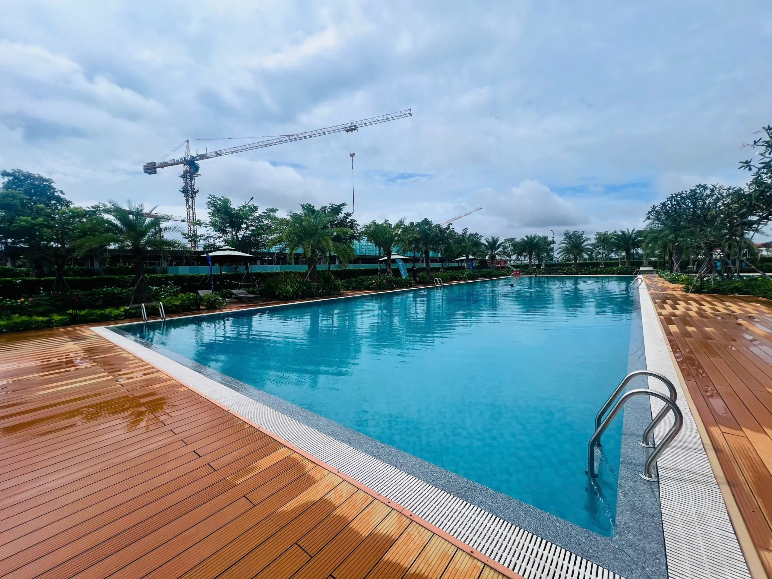 tiện ích hồ bơi la home